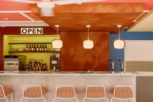 Greet Hotel Versailles - Voisins Le Bretonneux - 布雷西尔