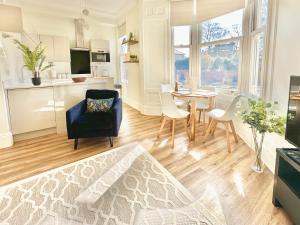 Cliffords Reach at Bluebridge Court with Free Parking