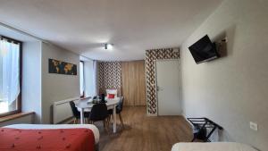 Hotels Logis Hotel Auberge de l'Allagnonette : photos des chambres