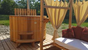 Tentes de luxe domaine des butineuses : photos des chambres