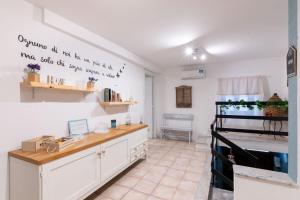 Ariannas House Historical Market