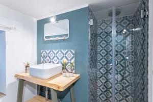 Ariannas House Historical Market