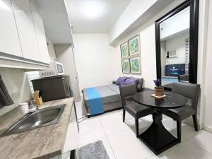 KL Tower Makati near AIM, Greenbelt 90mbps WIFI