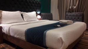 Shine Hospitality Palace