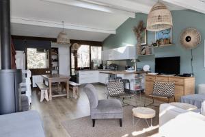 Maison bois au bord du lac