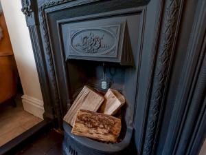 Wonky Cottage with amazing garden - Pass the Keys