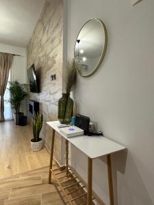 Thanos Luxurious Apartment