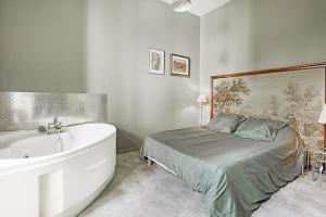 Appartements Le Petit Jardin - Appt pour 4 avec Bain a remous : photos des chambres