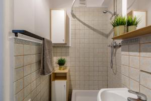 K22 - 3min walk - Capitol Music Theatre and National Forum of Music