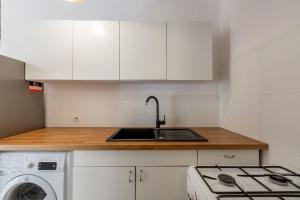 K22 - 3min walk - Capitol Music Theatre and National Forum of Music