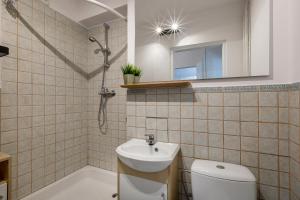 K22 - 3min walk - Capitol Music Theatre and National Forum of Music