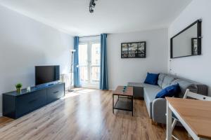 K22 - 3min walk - Capitol Music Theatre and National Forum of Music