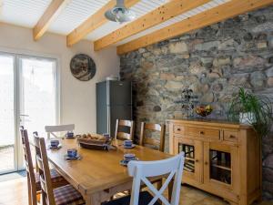 Maisons de vacances Holiday Home Ty Coz ar Mor - PSL102 by Interhome : photos des chambres