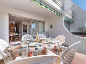 Apartment Les Marinas de la Plage I-1 by Interhome