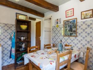 Maisons de vacances Holiday Home Chaumiere Natelliou by Interhome : photos des chambres