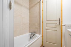 Appartements Gite Le Carpe Diem - Classe 3 etoiles - Centre ville - Wifi - Netflix : photos des chambres