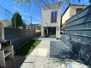 Maisons de vacances Maison contemporaine & piscine : photos des chambres