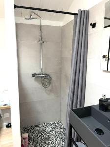 Maisons de vacances La Maison de Lena 500m de la Plage : photos des chambres