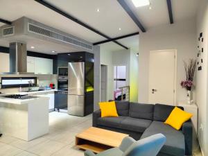 Yiannas Modern Central Home in Chania