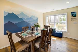 Deck, Grill and Fire Pit Sugar Mountain Retreat!