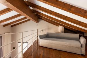Wooden design Apartment by Wonderful Italy