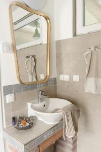 Holiday Home tiny lavender house by Interhome