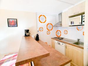 Studio confortable et lumineux, proche des pistes et commerces, balcon, animaux admis - FR-1-502-423