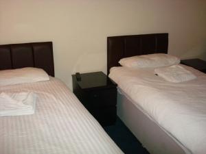 Budget Twin Room with Shared Bathroom room in Forest Gate Hotel