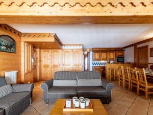 Apartment Ecrin des Neiges - Val Claret-3 by Interhome