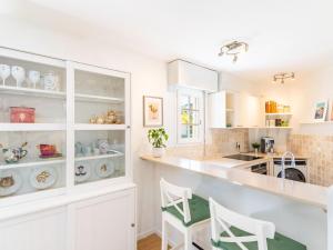 Apartment Le Clos Sainte Anne-1 by Interhome