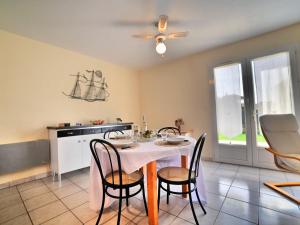 Maisons de vacances Holiday Home Le Riveau by Interhome : photos des chambres