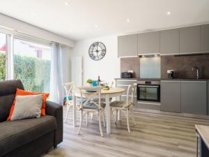 Appartements Apartment Le Fronton-4 by Interhome : photos des chambres