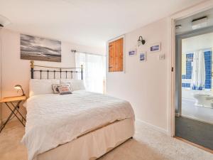 Holiday Home Dolphin Cottage by Interhome