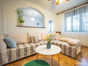 Holiday Home Dvor by Interhome