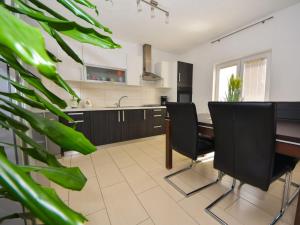 Holiday Home Elena by Interhome