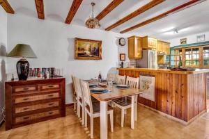 La Isla Casa Barnaby