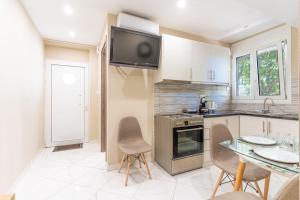 AIOLOS LUXURY alimos kalamaki market apartment 3 near the sea