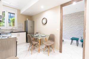 AIOLOS LUXURY alimos kalamaki market apartment 3 near the sea