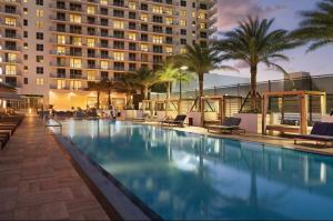 Luxury Condo with Jacuzzi and Amenities