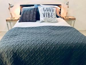 LOCATION! Apartment in Coconut Grove with parking