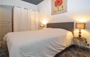 Maisons de vacances Gorgeous Home In Sommires With Wifi : photos des chambres