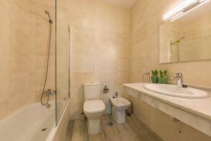 Large terrace, swimming pool, private garage and fiber