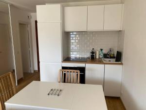 Appartements Walk to Beach T2 Climatise, Vue mer, Parking Prive : photos des chambres