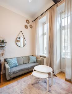 Hoża 62 Apartment by BookingHost