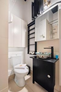 Hoża 62 Apartment by BookingHost