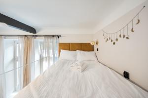 Hoża 62 Apartment by BookingHost