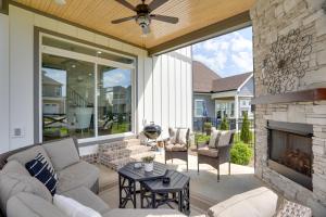 Modern Luxury Retreat Walk to Tims Ford Lake!