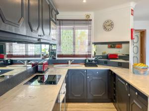 Lovely Apartment in Albufeira 2BD 250m Beach Ocean view and AC Wi-Fi Pool