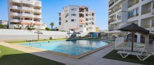 Go4Portugal - Dinis - Luxe Condo with Pool, Airco, Seaview with two Balcony