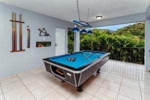 One-Bedroom Studio room in Studio with pool table just 15 minutes from the beach